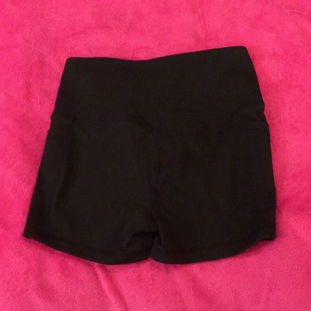 Black High Waist Form-Fitting Shorts With Pockets